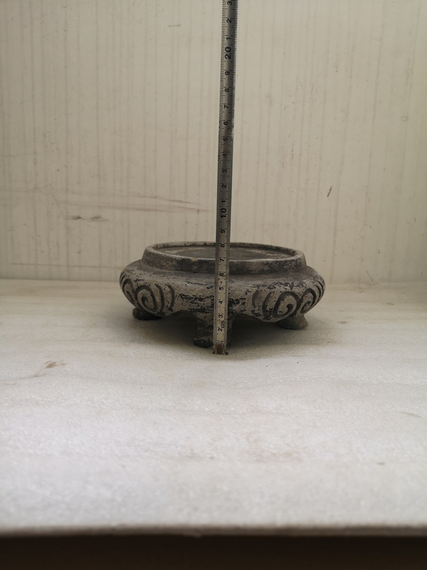 古玩陶瓷清早期四足刻花硯臺(tái)拍賣,當(dāng)前價(jià)格850元
