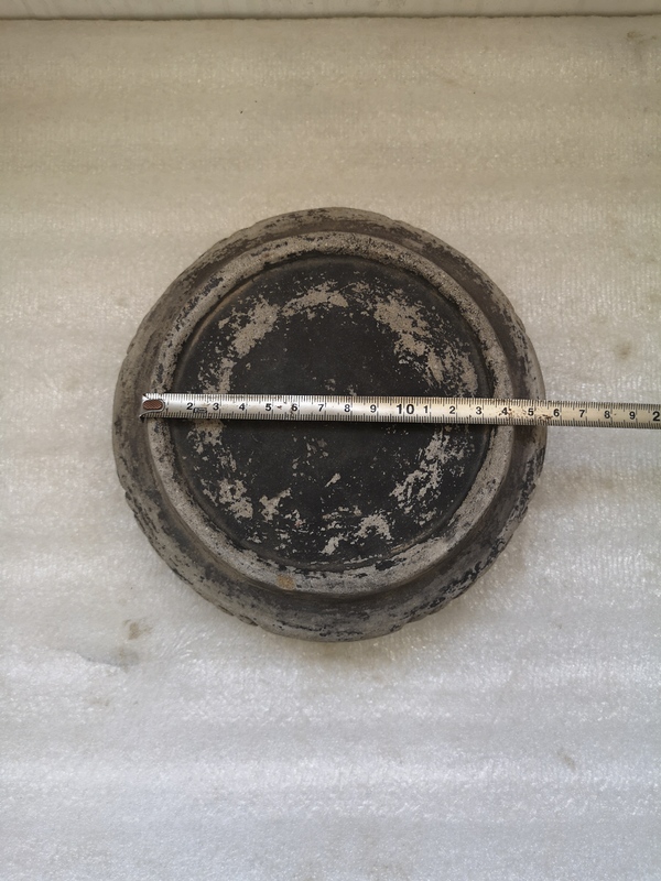 古玩陶瓷清早期四足刻花硯臺(tái)拍賣,當(dāng)前價(jià)格850元