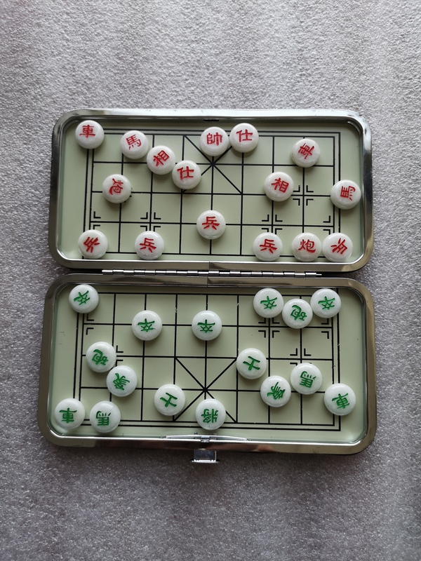 古玩玉器翡翠象棋拍賣，當(dāng)前價格1100元