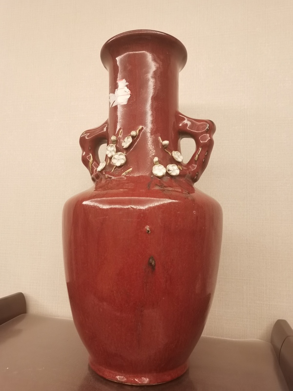 古玩陶瓷紅地貼塑瓶拍賣,當(dāng)前價格5000元