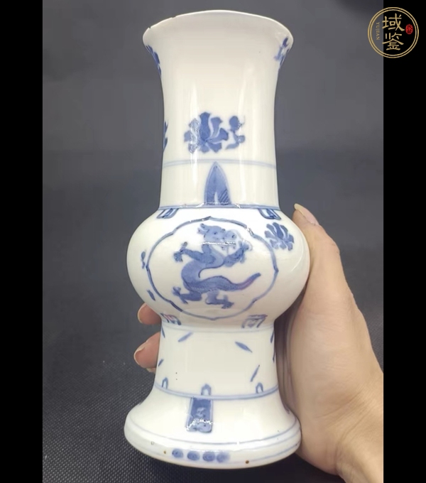 古玩陶瓷大明萬歷年制款龍紋青花花觚真品鑒賞圖