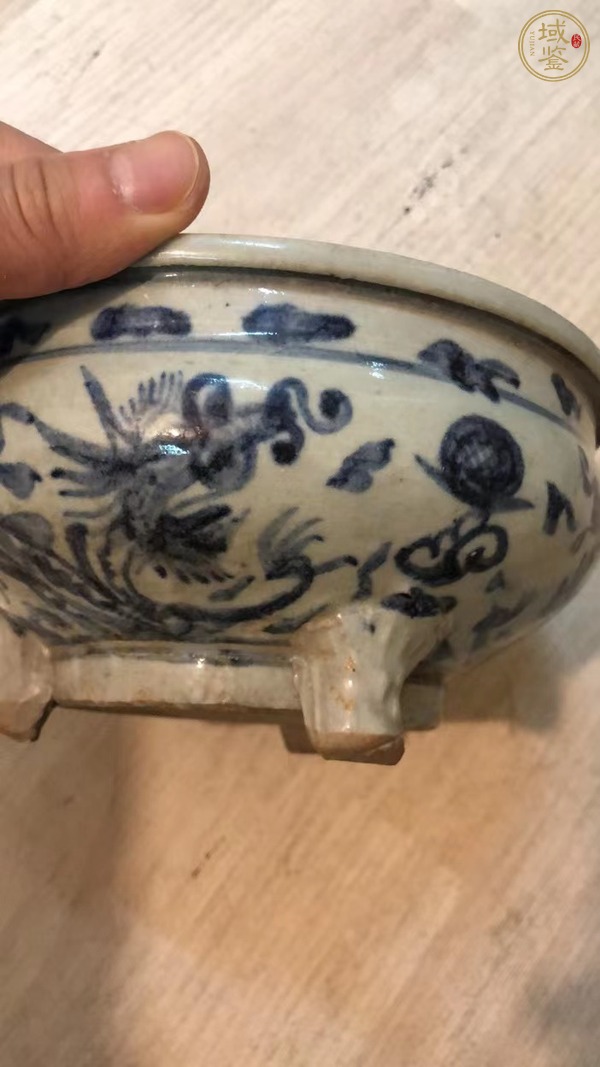 古玩陶瓷龍紋青花三足香爐真品鑒賞圖