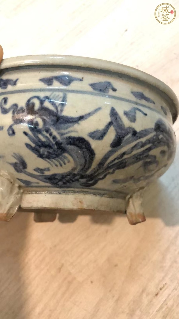 古玩陶瓷龍紋青花三足香爐真品鑒賞圖