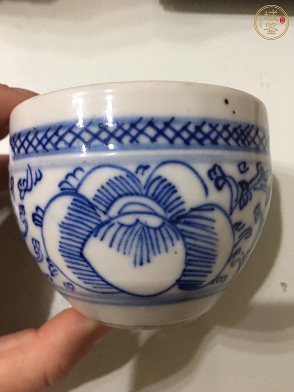 古玩陶瓷纏枝花卉紋青花缸真品鑒賞圖