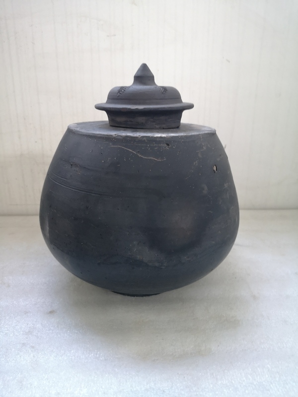 古玩陶瓷黑陶印花蓋罐拍賣,當前價格750元