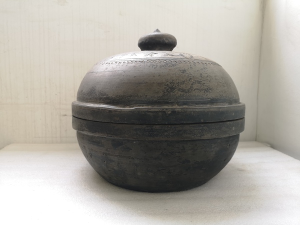 古玩陶瓷灰陶印花蓋盆拍賣,當前價格1100元