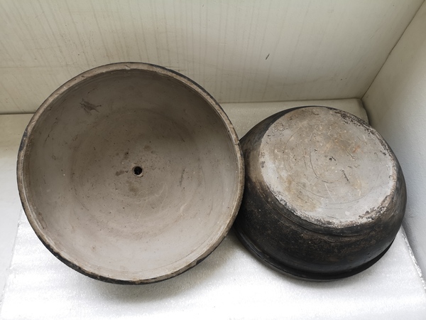古玩陶瓷灰陶印花蓋盆拍賣,當前價格1100元