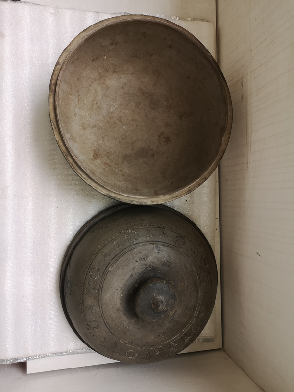 古玩陶瓷灰陶印花蓋盆拍賣,當前價格1100元