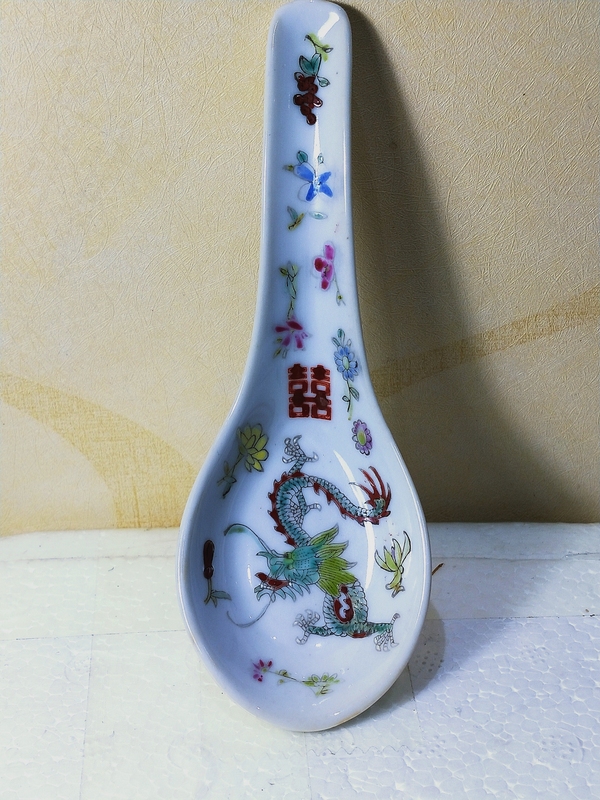 古玩陶瓷粉彩蝶戀花紋蓋罐拍賣,當(dāng)前價格368元