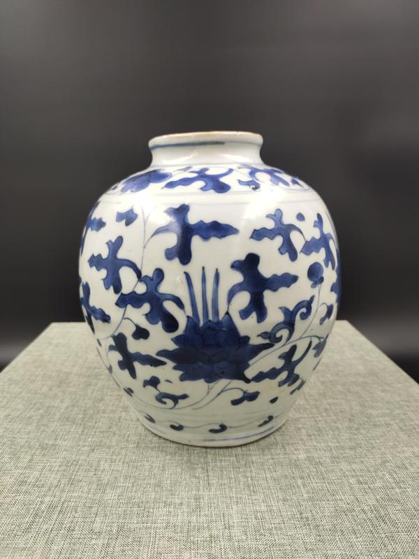 古玩陶瓷明晚期青花纏枝蓮罐拍賣,當前價格4800元