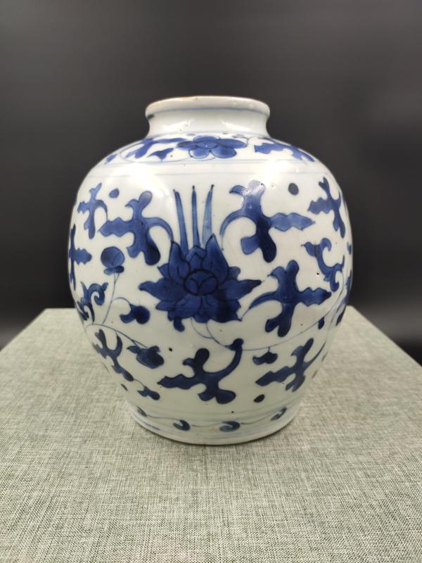 古玩陶瓷明晚期青花纏枝蓮罐拍賣,當前價格4800元