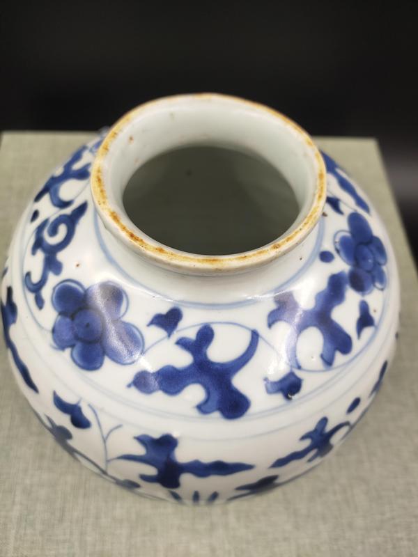 古玩陶瓷明晚期青花纏枝蓮罐拍賣,當前價格4800元