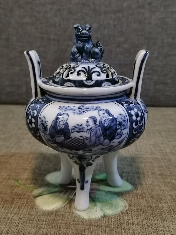 古玩轉(zhuǎn)賣【精致朝天耳爐】民國創(chuàng)匯青花狻猊鏤空朝天耳爐拍賣,當(dāng)前價(jià)格288元