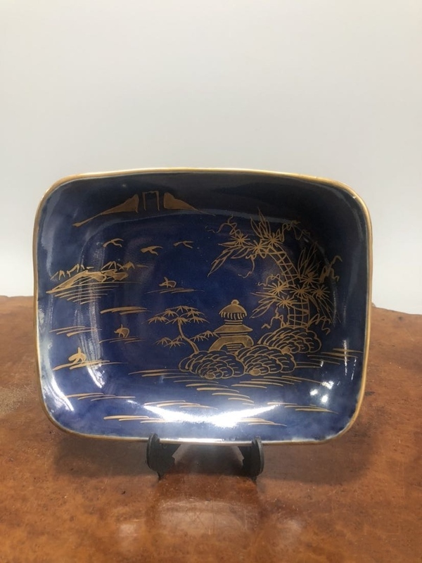 古玩陶瓷藍(lán)釉描金山水紋四方盤(pán)拍賣,當(dāng)前價(jià)格670元