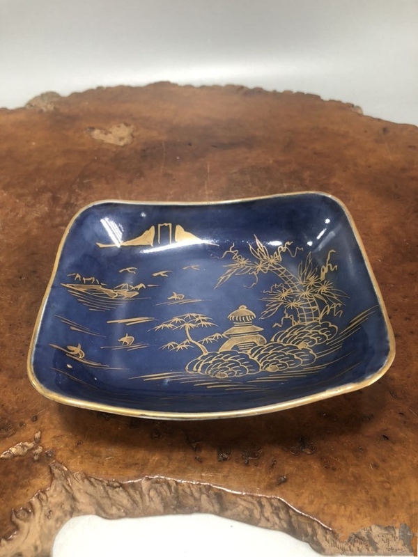 古玩陶瓷藍(lán)釉描金山水紋四方盤(pán)拍賣,當(dāng)前價(jià)格670元