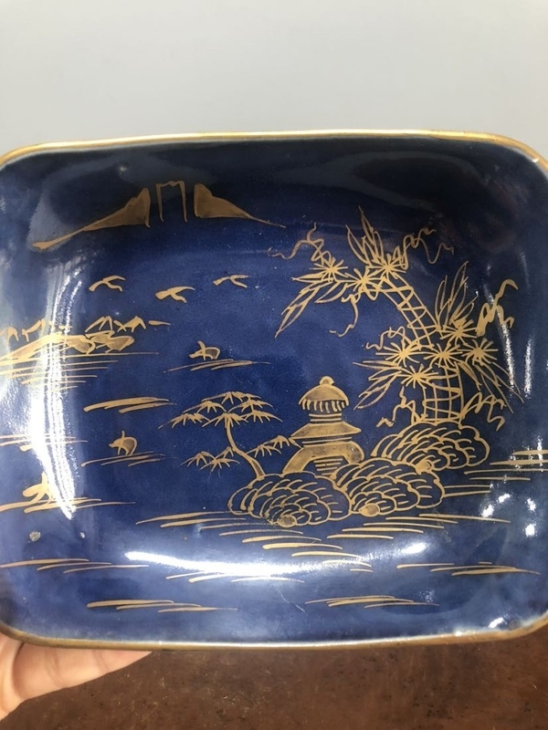 古玩陶瓷藍(lán)釉描金山水紋四方盤(pán)拍賣,當(dāng)前價(jià)格670元