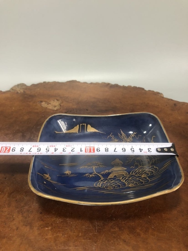 古玩陶瓷藍(lán)釉描金山水紋四方盤(pán)拍賣,當(dāng)前價(jià)格670元