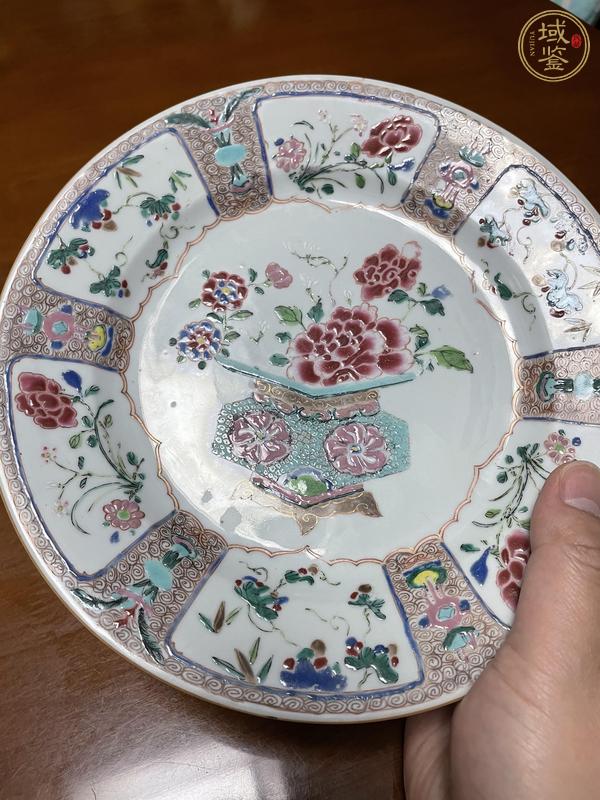 古玩陶瓷雍正·粉彩花籃紋折沿盤真品鑒賞圖