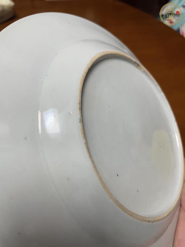 古玩陶瓷雍正·粉彩花籃紋折沿盤真品鑒賞圖