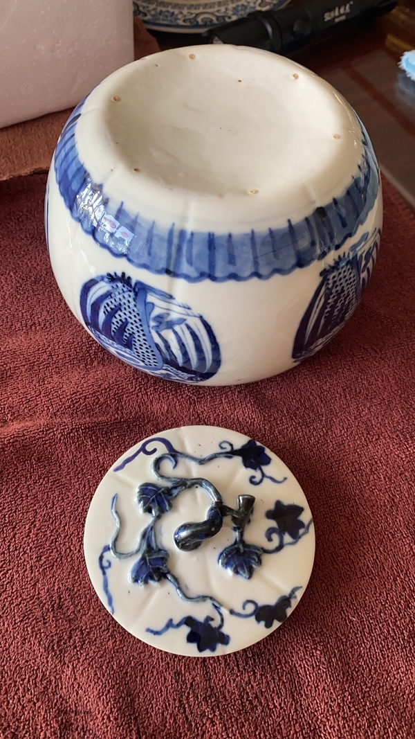 古玩陶瓷青花團(tuán)鶴蓋罐一對(duì)拍賣,當(dāng)前價(jià)格11000元