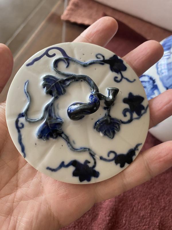 古玩陶瓷青花團(tuán)鶴蓋罐一對(duì)拍賣,當(dāng)前價(jià)格11000元