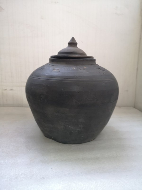 古玩陶瓷灰陶印花蓋罐拍賣,當(dāng)前價(jià)格850元