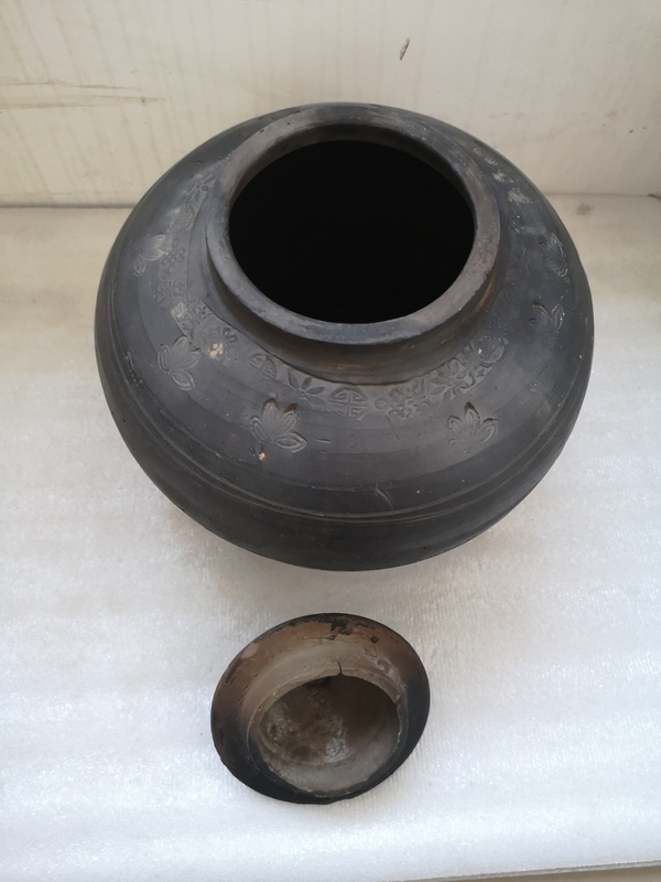 古玩陶瓷灰陶印花蓋罐拍賣,當(dāng)前價(jià)格850元