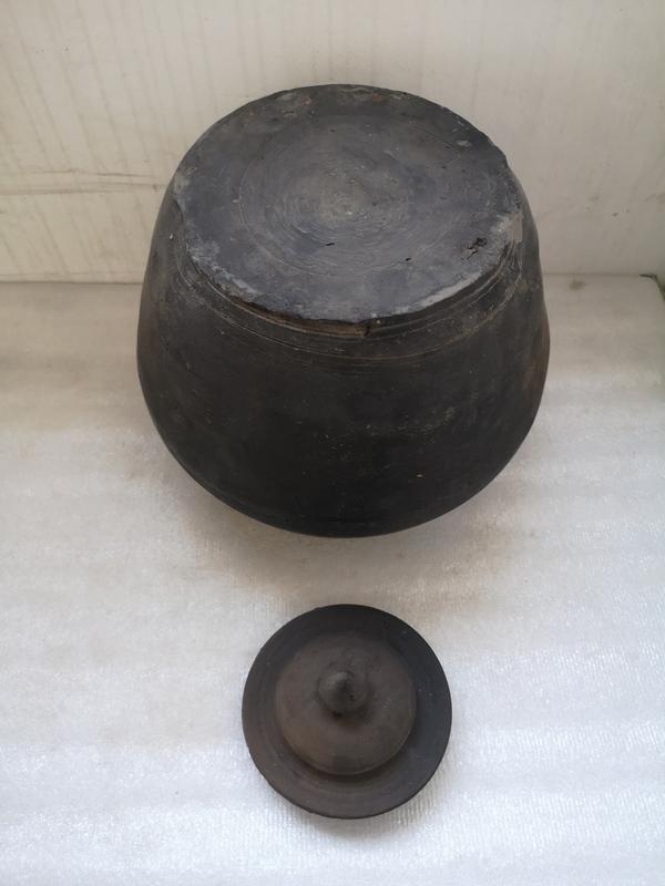 古玩陶瓷灰陶印花蓋罐拍賣,當(dāng)前價(jià)格850元