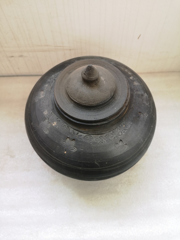古玩陶瓷灰陶印花蓋罐拍賣,當(dāng)前價(jià)格850元