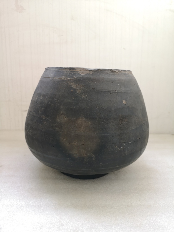 古玩陶瓷灰陶印花蓋罐拍賣,當(dāng)前價(jià)格850元
