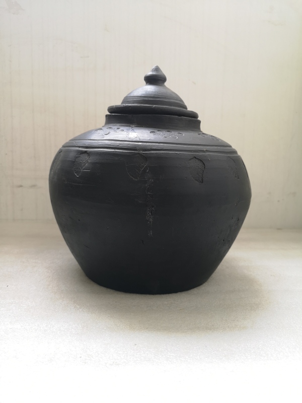 古玩陶瓷黑陶印花蓋罐拍賣,當前價格350元