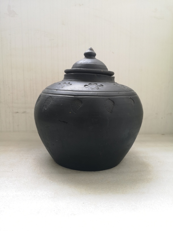 古玩陶瓷黑陶印花蓋罐拍賣,當前價格350元