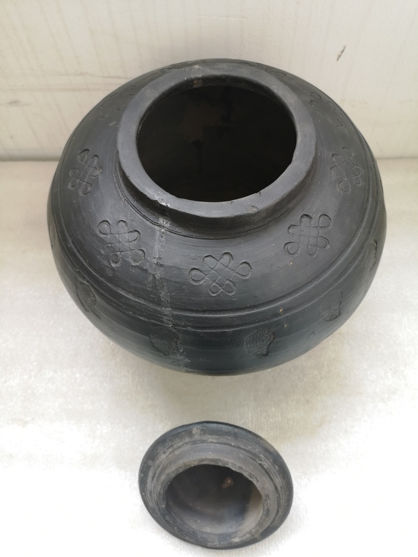 古玩陶瓷黑陶印花蓋罐拍賣,當前價格350元
