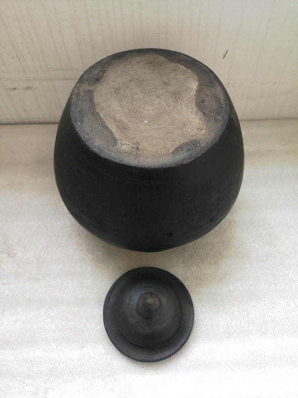 古玩陶瓷黑陶印花蓋罐拍賣,當前價格350元