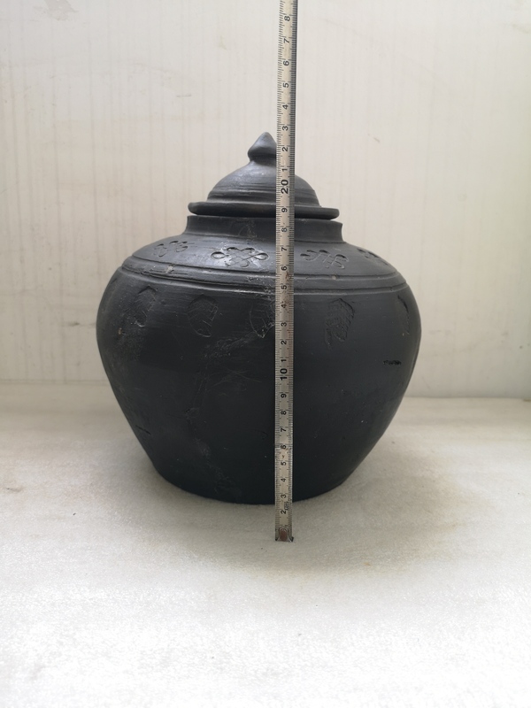 古玩陶瓷黑陶印花蓋罐拍賣,當前價格350元