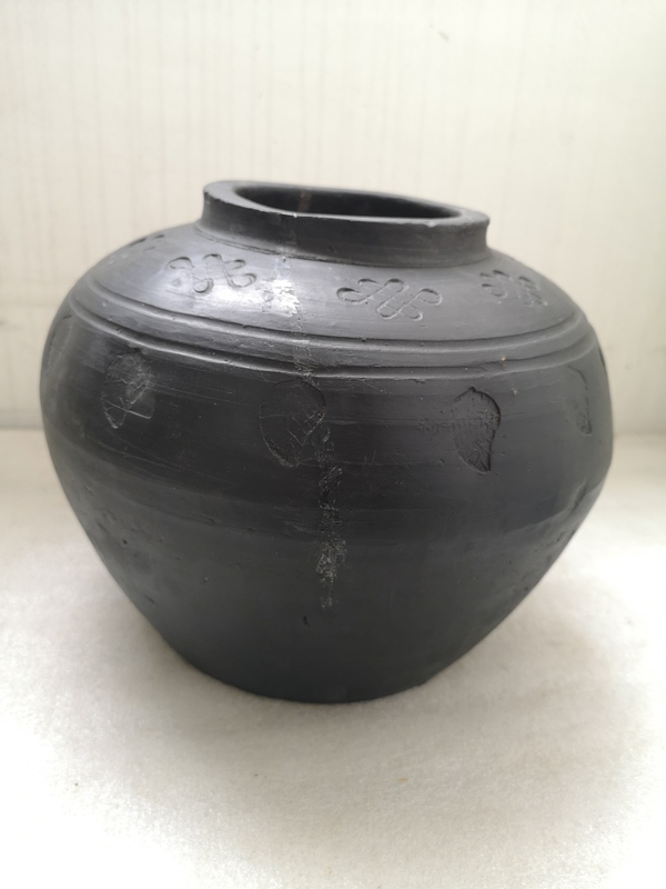 古玩陶瓷黑陶印花蓋罐拍賣,當前價格350元