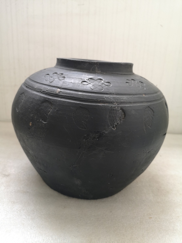 古玩陶瓷黑陶印花蓋罐拍賣,當前價格350元