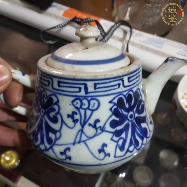 古玩陶瓷花卉紋青花執(zhí)壺真品鑒賞圖