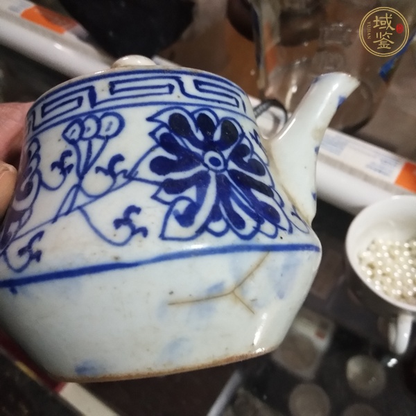 古玩陶瓷花卉紋青花執(zhí)壺真品鑒賞圖