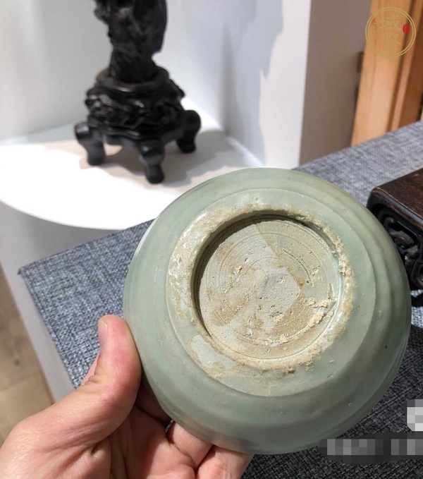 古玩陶瓷龍泉窯青釉臥足洗真品鑒賞圖