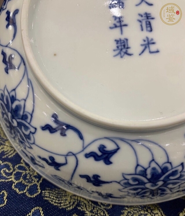 古玩陶瓷青花纏枝蓮盤真品鑒賞圖