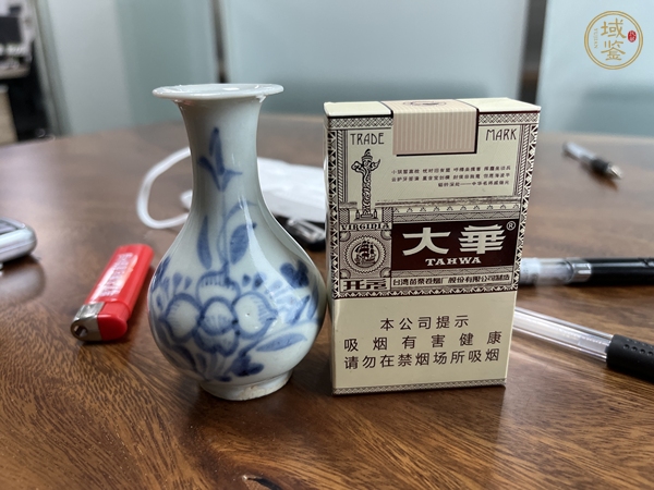 古玩陶瓷清早期德化窯青花花卉紋小玉壺春瓶真品鑒賞圖