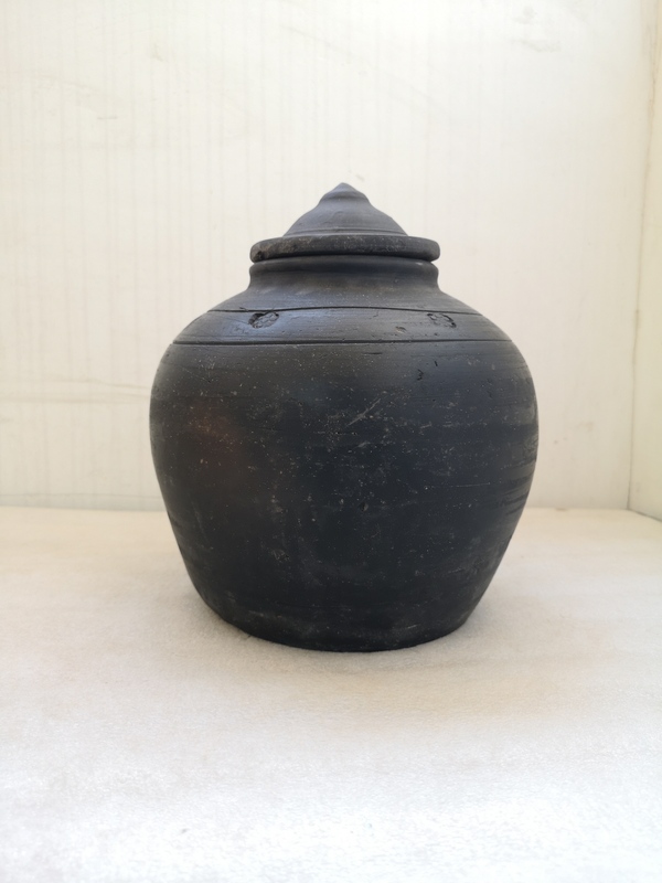 古玩陶瓷黑陶印花蓋罐拍賣,當(dāng)前價(jià)格850元
