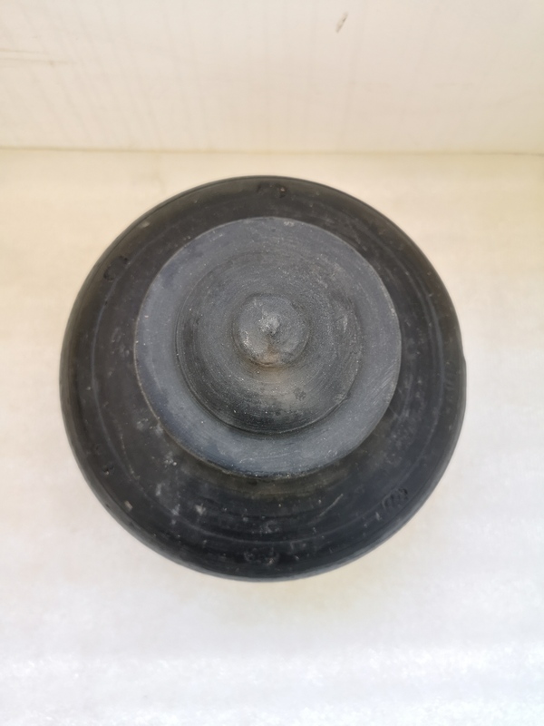 古玩陶瓷黑陶印花蓋罐拍賣,當(dāng)前價(jià)格850元