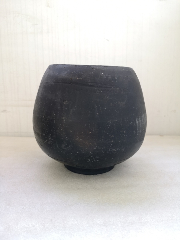 古玩陶瓷黑陶印花蓋罐拍賣,當(dāng)前價(jià)格850元