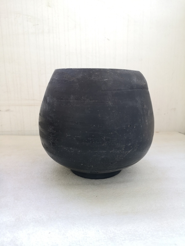 古玩陶瓷黑陶印花蓋罐拍賣,當(dāng)前價(jià)格850元