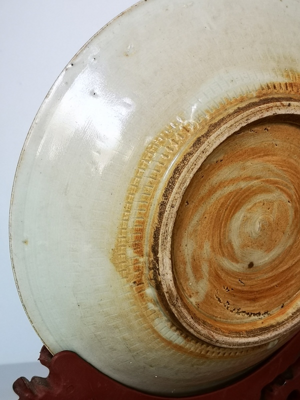 古玩陶瓷(稀有珍品)明代·龍泉窯青釉“壽比南山”跳刀紋盤(1368年-1644年)拍賣,當前價格6980元