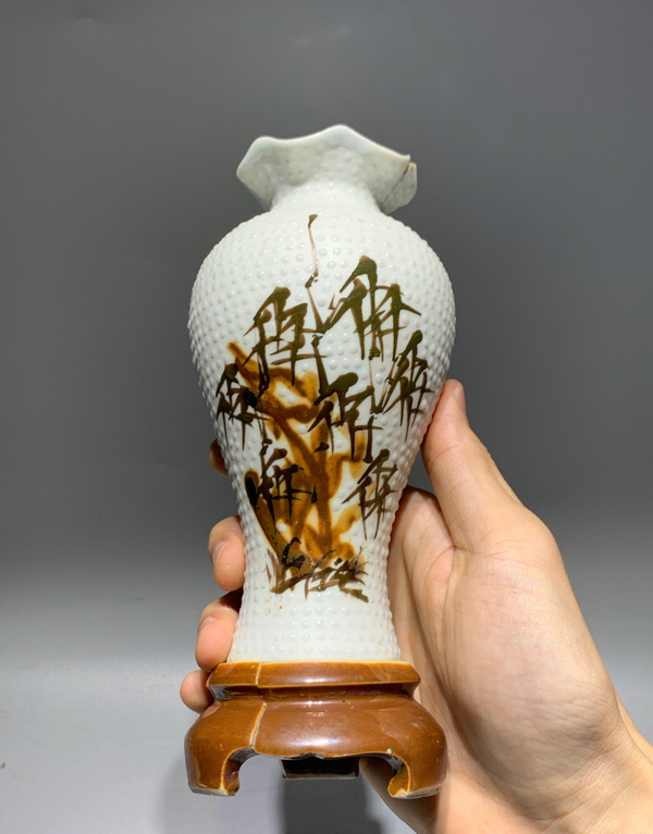 古玩陶瓷白釉珍珠地綠彩竹葉紋花口瓶拍賣,當(dāng)前價(jià)格704元