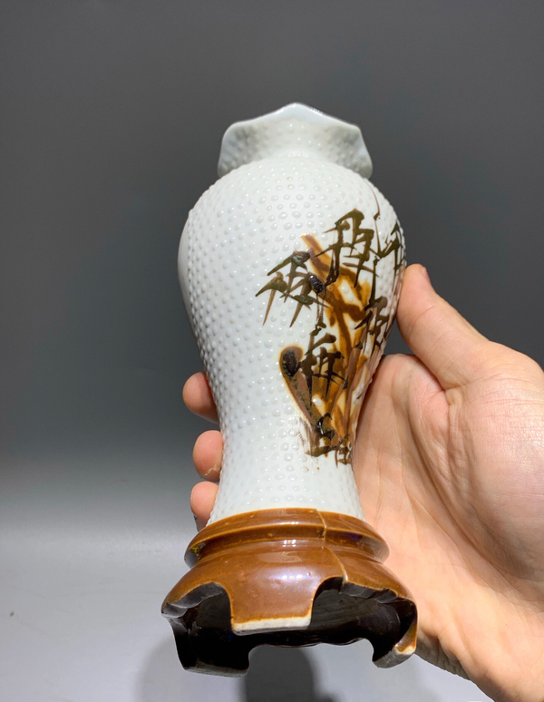 古玩陶瓷白釉珍珠地綠彩竹葉紋花口瓶拍賣,當(dāng)前價(jià)格704元