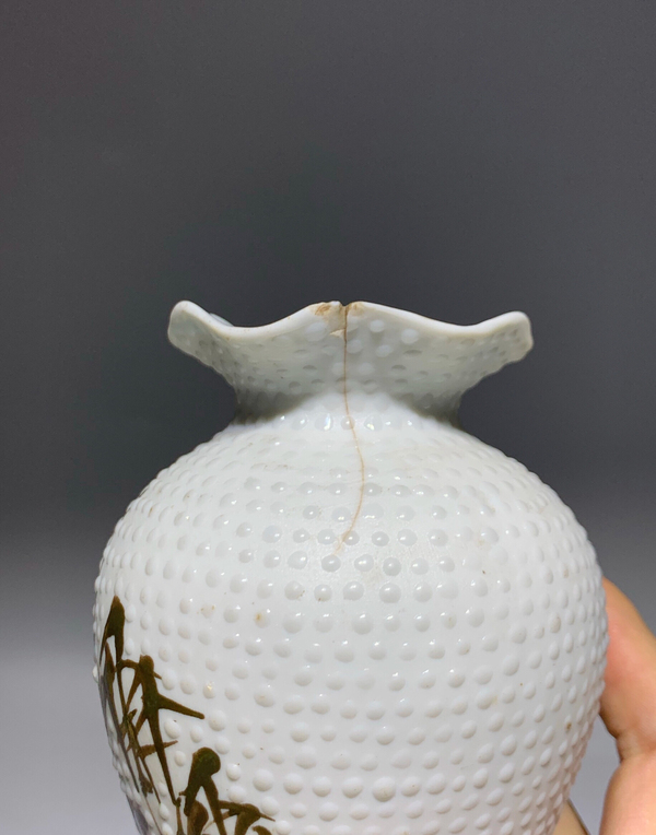 古玩陶瓷白釉珍珠地綠彩竹葉紋花口瓶拍賣,當(dāng)前價(jià)格704元